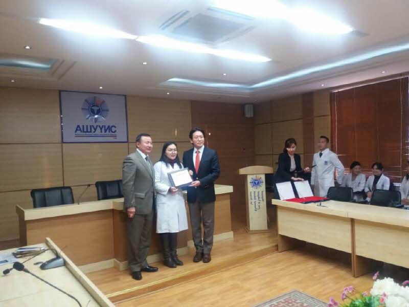 Dr. Choi presented scholarship certificate to Mongol college students Attachments : 1563159240.jpg